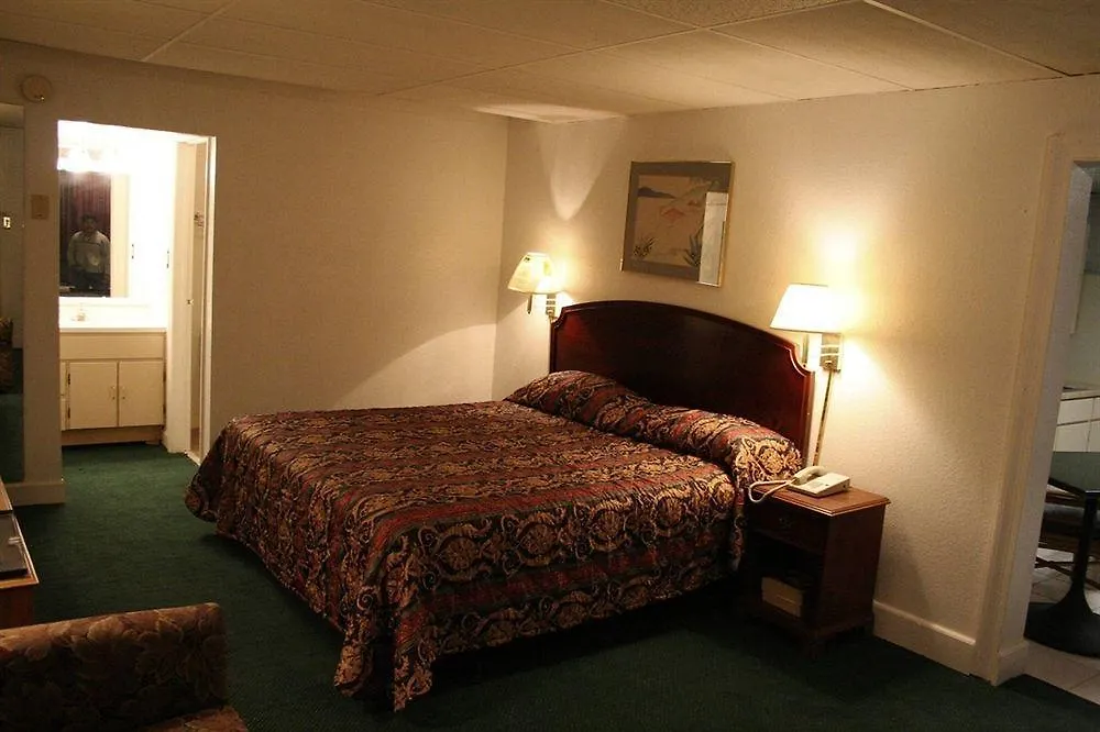Budget Inn - Charlotte Motel