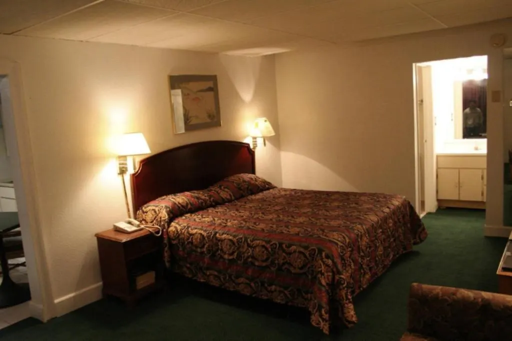 Budget Inn - Charlotte